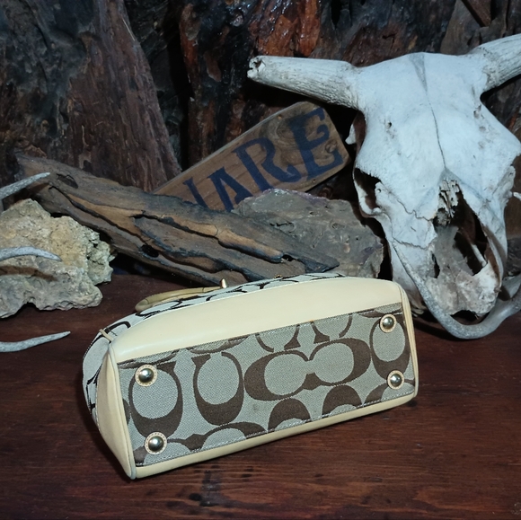 Coach signature 'C' satchel / shoulder bag #11557 - Picture 3 of 6